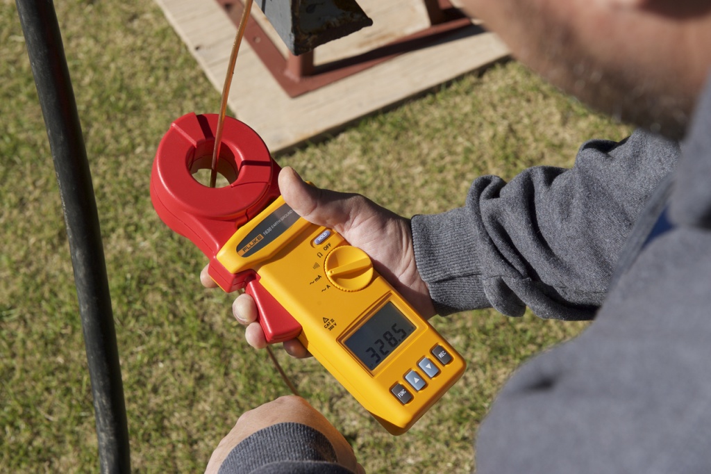 Как проверить заземление с помощью тестера